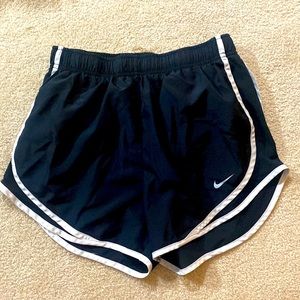 BLACK NIKE RUNNING SHORTS SIZE SMALL
